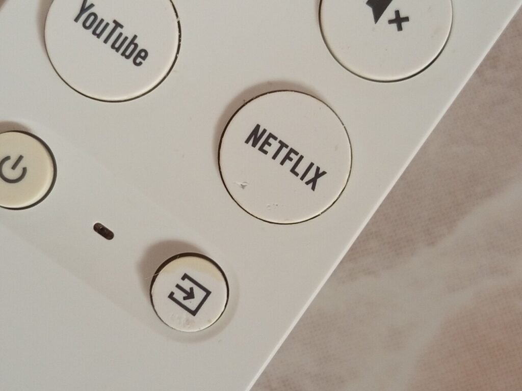 Controle do Chromecast com botão Netflix — comparativo TV Box Chromecast Fire Stick